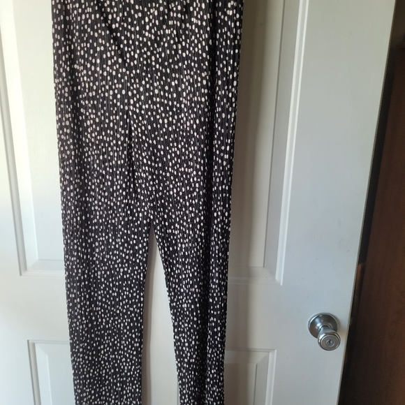 Woman's pant set - Picture 3 of 5